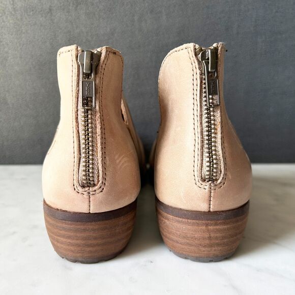 Born Kerri Tan Leather Ankle Boot Western Cut Out Back Zip - Women's Size 9 - Picture 5 of 10